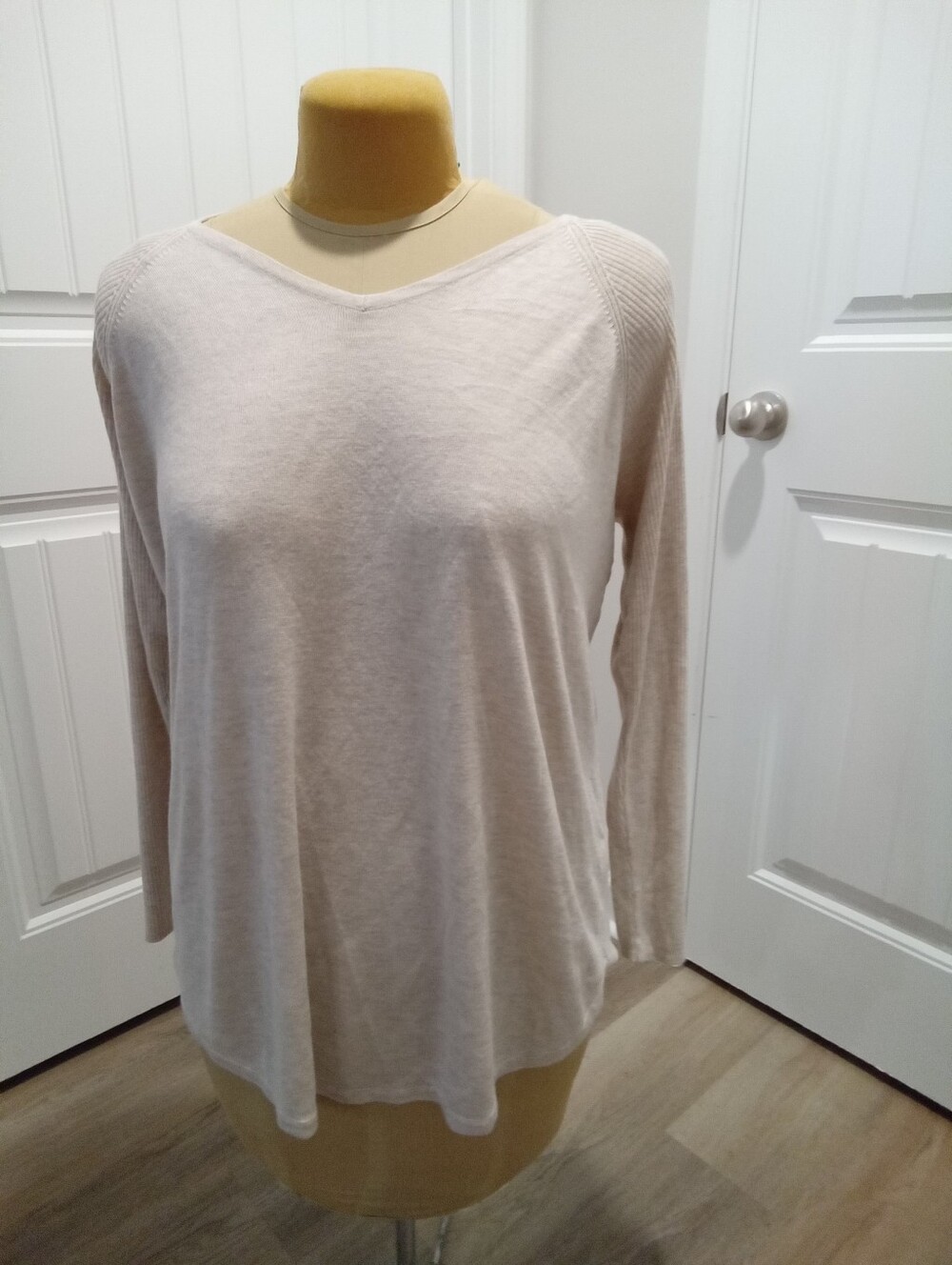 Apt.9 Sz XL Oatmeal Cream Colored Thin Knit Casual Sweater w/Ribbed Knit Sleaves